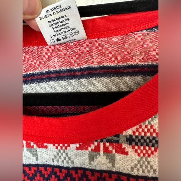 TULTEX Long Sleeve Tee T-Shirt Thermal Layering Top Blouse Red Snowflake Tree - Picture 4 of 6